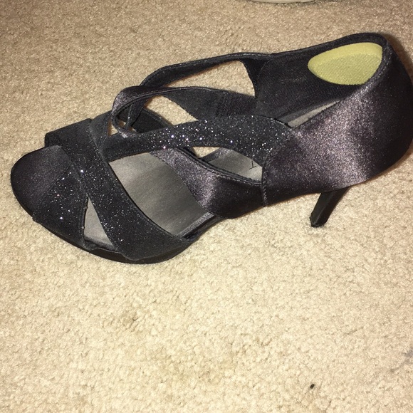 Glittery Pumps - Picture 2 of 4